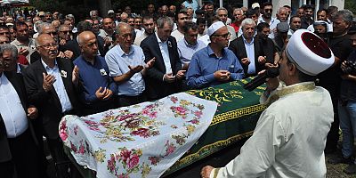 DEM Parti Genel Başkanı Bakırhan'ın annesi son yolculuğuna uğurlandı.