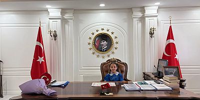 Digor’da Minik Hira kaymakamlık koltuğuna oturdu