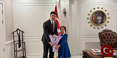 Digor’da Minik Hira kaymakamlık koltuğuna oturdu