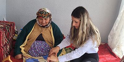 Digor'da Yaşlı Vatandaşa İkametinde Kimlik Başvurusu Alındı