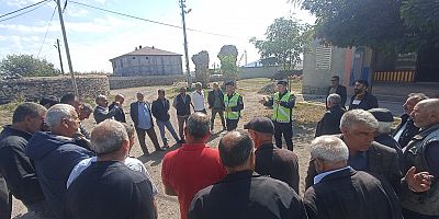 Digor İlçe Jandarma Komutanlığı'nca Traktör Sürücülerine kurallar hatırlatıldı