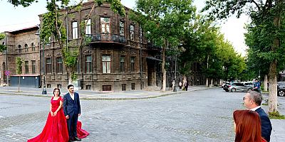 Gazi Kars'ın Tarihi Dokusu Mutlu Anlara Ev Sahipliği Yapıyor