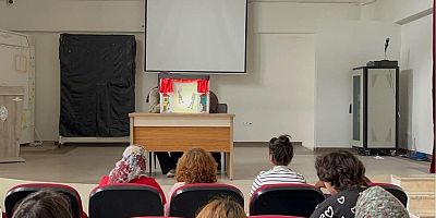 Hacivat ve Karagöz gösterisi çocuklara kültürel miras kazandırdı