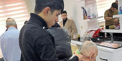  Huzurevindeki yaşlılara  öğrencilerden özel ziyaret