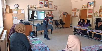 Jandarmadan Anne ve gençlere eğitim verildi