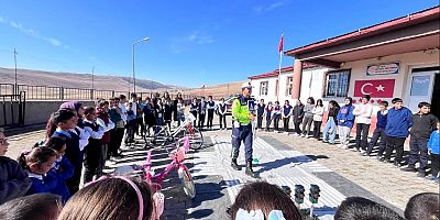 Jandarmadan Öğrencilere Trafik Bilinçlendirme Semineri