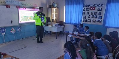 Jandarmadan öğrencilere trafik eğitimi verildi