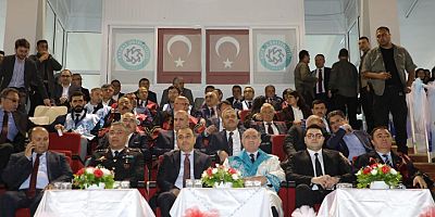 Kafkas Üniversitesinde mezuniyet coşkusu