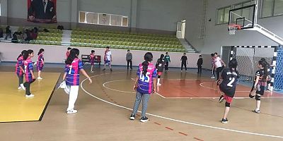 Kağızman’da Spor Okulları Hentbol Antrenmanları Sürüyor