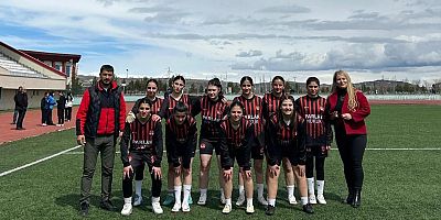 Kağızmanlı Genç Kız Futbolculardan Gururlandıran Başarı