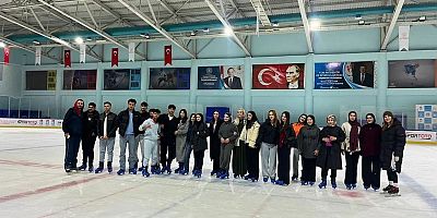 ​Kağızmanlı Hıfzı Yurdu Öğrencileri Buzun Keyfini Çıkardı