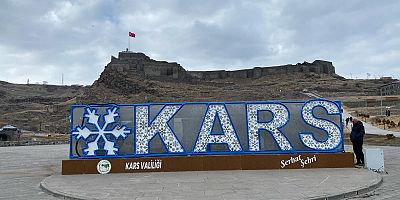 Kar tanesi figürlü yeni KARS yazısı