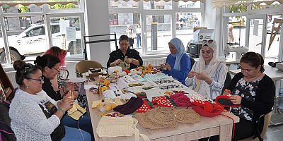 Kars Aile Destek Merkezi’nde kadınlar hem öğreniyor hem de sosyalleşiyor