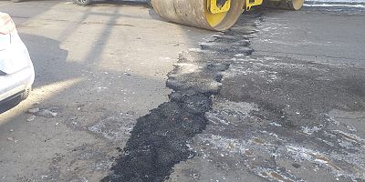Kars Belediyesi ekipleri bozulan yolların onarımı için çalışma başlattı.
