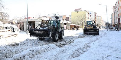 Kars Belediyesi karla mücadelede vites yükseltti