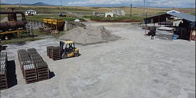 Kars Belediyesine ait kilit parke üretim tesisi çalışmaya başladı