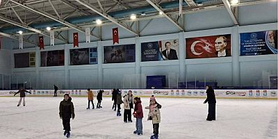 Kars Buz Pisti'nde çocuklara ara tatil sürprizi