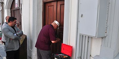 Kars CHP İl Binasının Kapısı Çilingir Yardımıyla Açıldı