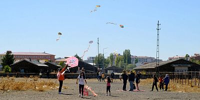 Kars Ehlibeyt Derneği Çocukları Uçurtma Şenliğinde Buluşturdu