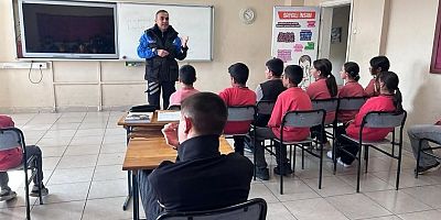Kars Emniyetinden Öğrencilere Güvenli İnternet Eğitimi