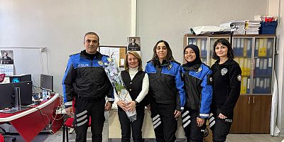 Kars Emniyetinden Öğretmenler Gününe Anlamlı Ziyaret