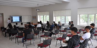 Kars Halk Eğitim Merkezi'nde Ücretsiz Üniversite Sınavına Hazırlık