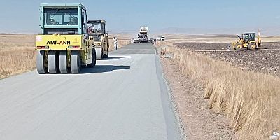 Kars İl Özel İdaresi Yol Çalışmalarına Devam Ediyor