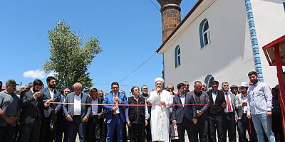 Kars'ın Akyaka ilçesinde Hacı Piri Camii dualarla açıldı