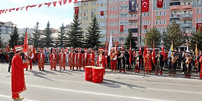 Kars'ın düşman işgalinden kurtuluşunun 104'üncü yılı coşkuyla kutlandı