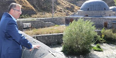 Kars Kalesi eteklerindeki Osmanlı Mimarisi hayranlık uyandırıyor