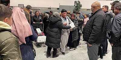 Kars’lı Umreciler gözyaşları ve dualarla karşılandı