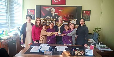 Kars Mihrali Bey Ortaokulu Badminton Takımı finallere gidiyor