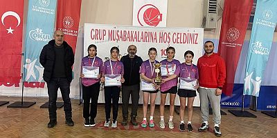 Kars Mihralibey Ortaokulu Badminton Takımı ikinci oldu