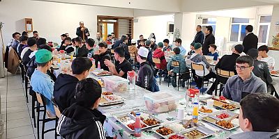 Kars Müftüsü Hamza Bayram Hafızlarla İftarda Buluştu..