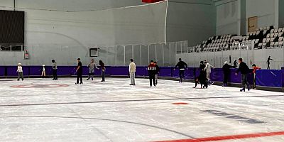 Kars Olimpik Buz Sporları Salonu’nda Halk Seansları Devam Ediyor