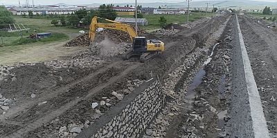Kars Organize Sanayi Bölgesi içinden geçen dere ıslah çalışmaları tamamlanıyor