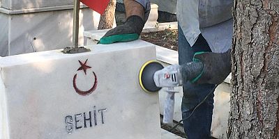 Kars Şehitliği’nde, Şehit Kabirlerine Bakım ve Peyzaj Düzenlemesi Yapıldı