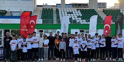 Kars’ta 100 Metre Yarışı Nefes Kesti