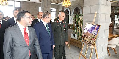 Kars'ta 15 Temmuz Resim ve Fotoğraf Sergisi açıldı