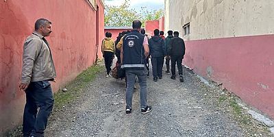 Kars’ta, 16 Afganistan uyruklu düzensiz göçmen yakalandı