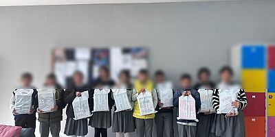 Kars'ta 24 Öğrenciye kaynak kitap seti hediye edildi