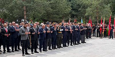 Kars’ta 30 Ağustos Zafer Bayramı Şehitlik Töreniyle Devam Etti
