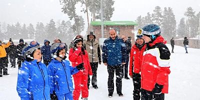 Kars'ta 600 Öğrenciye kayak eğitimi verildi