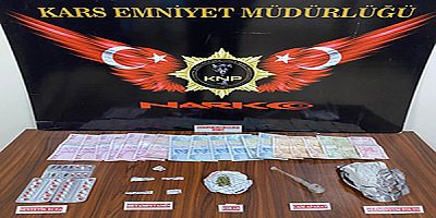 Kars’ta, apart daireye operasyon: 2 kişi uyuşturucu maddeden tutuklandı