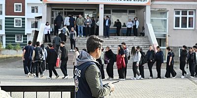 Kars'ta asayiş ekipleri okul çevrelerinde teyakkuzda
