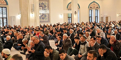 Kars'ta Bayram Namazında Camiler doldu taşdı