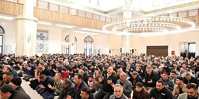 Kars'ta Bayram namazında camiler doldu taştı