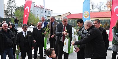 Kars’ta Bin Fidan Vatandaşlara Dağıtıldı