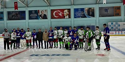 Kars’ta Buz Hokeyi ve Sürat Pateni Gösterileri Büyük İlgi Gördü