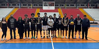 Kars’ta Çanakkale ruhu sahaya taşındı